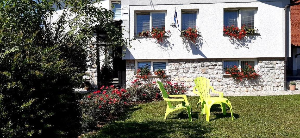 Križe Apartmaji Mojca المظهر الخارجي الصورة